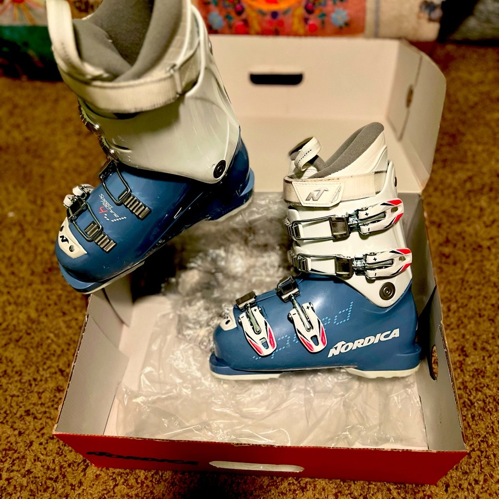 Nordica Speedmachine J4 Girls. Size 20.5